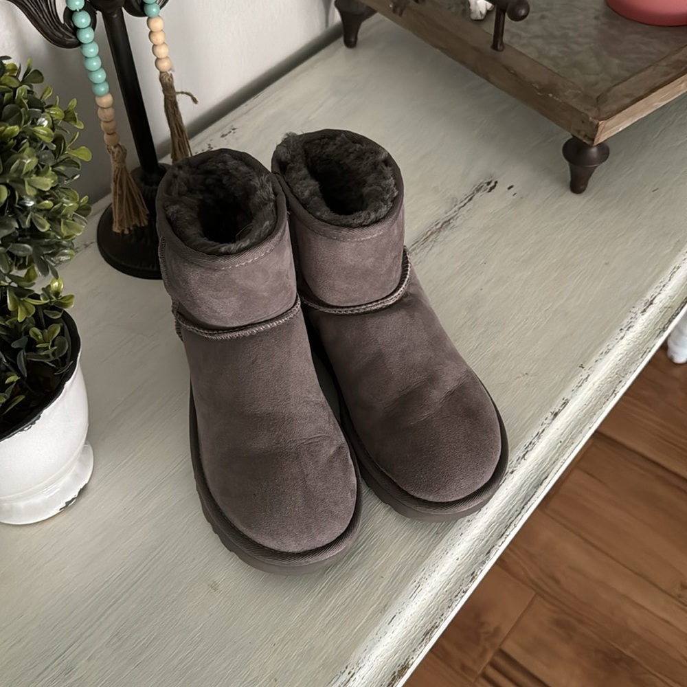 Ugg Mini - image 3